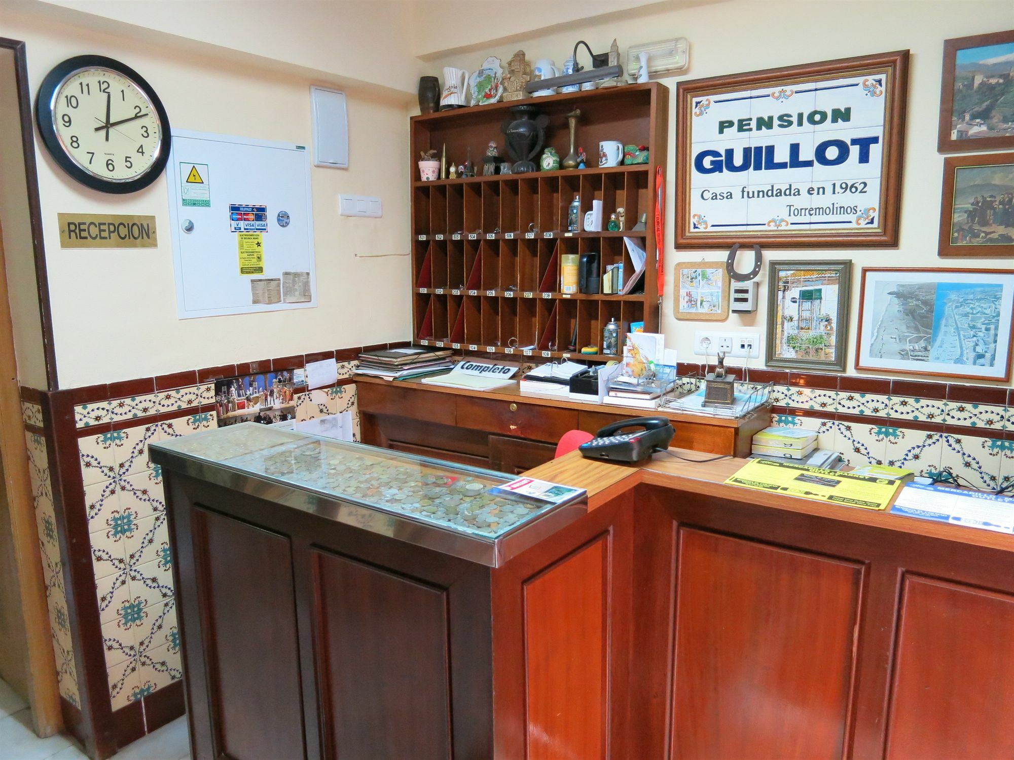 Hostal Guillot Torremolinos Exterior foto